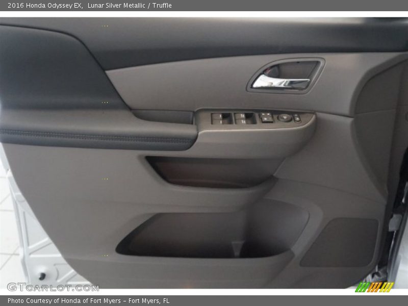 Lunar Silver Metallic / Truffle 2016 Honda Odyssey EX