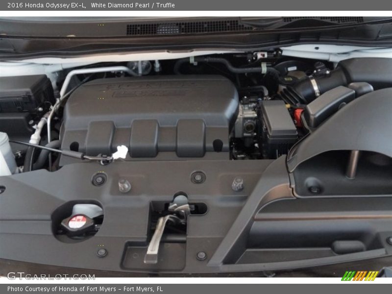 White Diamond Pearl / Truffle 2016 Honda Odyssey EX-L