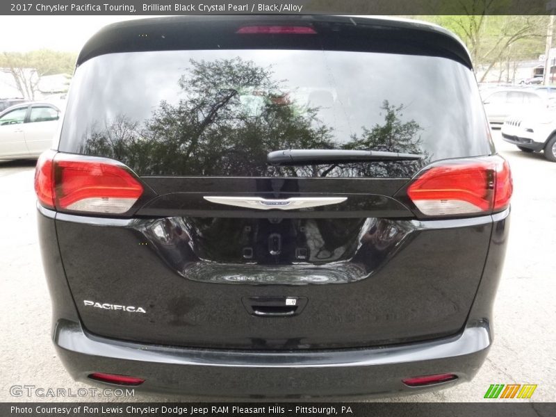 Brilliant Black Crystal Pearl / Black/Alloy 2017 Chrysler Pacifica Touring