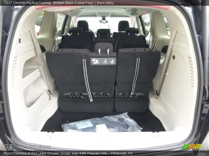 Brilliant Black Crystal Pearl / Black/Alloy 2017 Chrysler Pacifica Touring