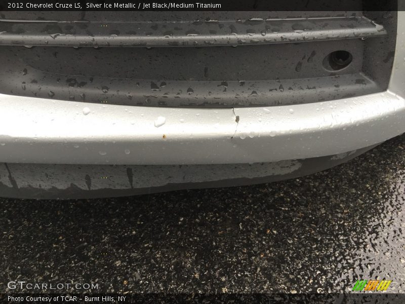Silver Ice Metallic / Jet Black/Medium Titanium 2012 Chevrolet Cruze LS