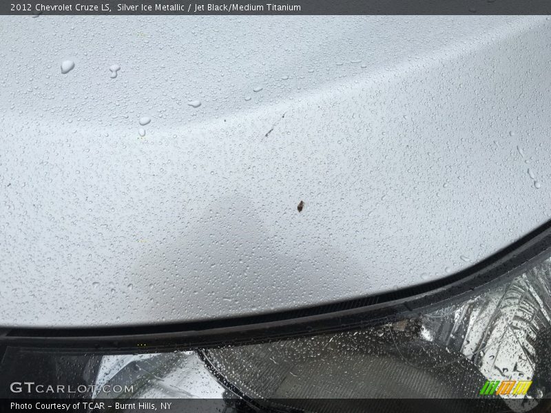 Silver Ice Metallic / Jet Black/Medium Titanium 2012 Chevrolet Cruze LS