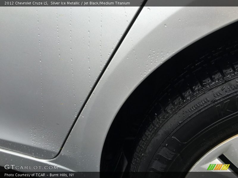 Silver Ice Metallic / Jet Black/Medium Titanium 2012 Chevrolet Cruze LS
