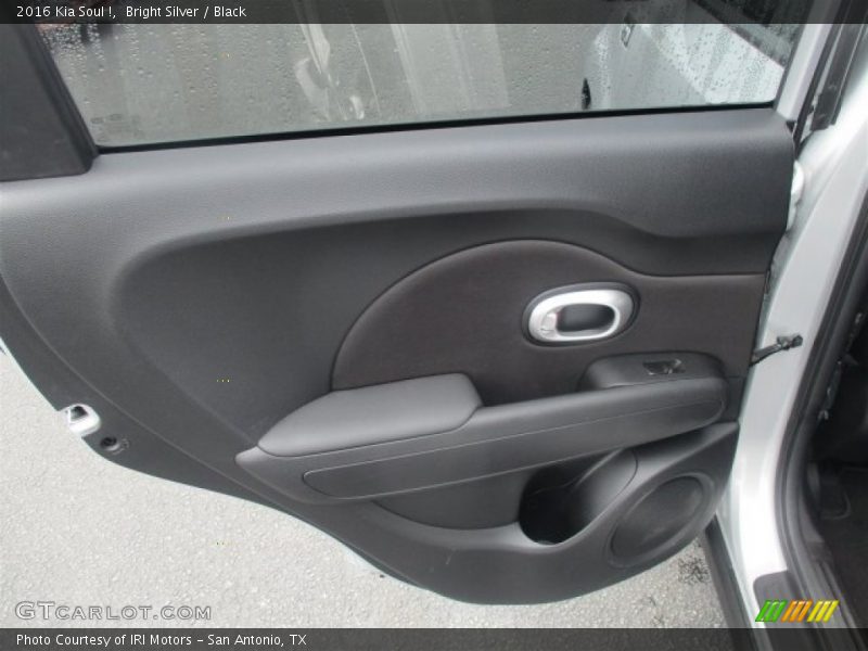 Bright Silver / Black 2016 Kia Soul !