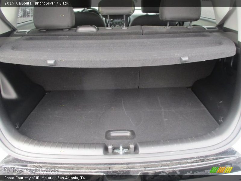 Bright Silver / Black 2016 Kia Soul !