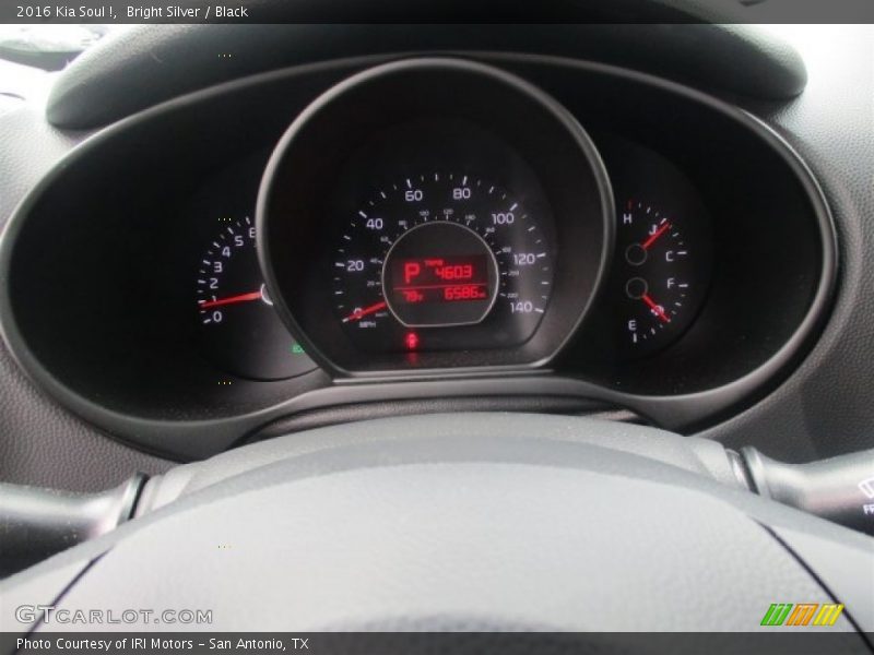 Bright Silver / Black 2016 Kia Soul !