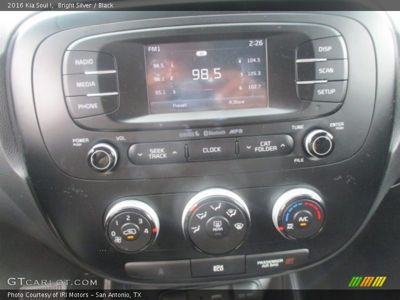 Bright Silver / Black 2016 Kia Soul !