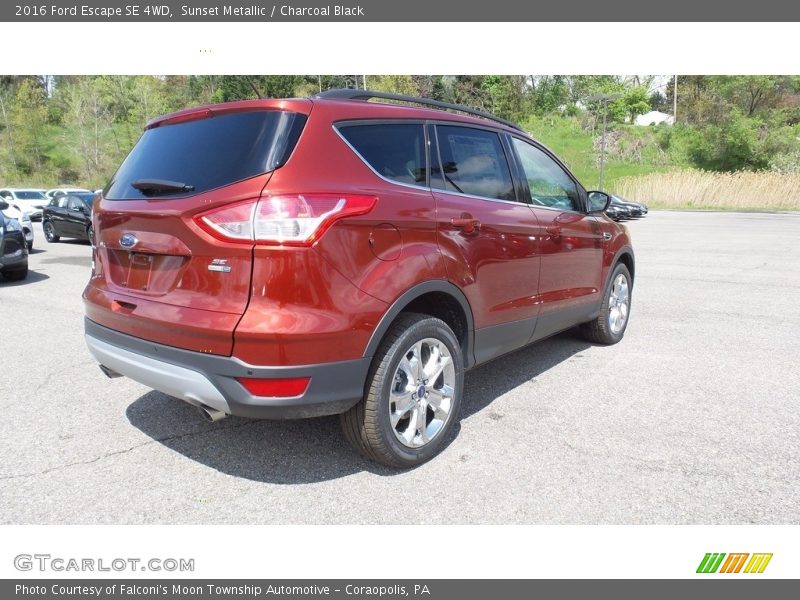 Sunset Metallic / Charcoal Black 2016 Ford Escape SE 4WD