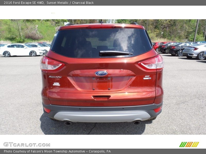 Sunset Metallic / Charcoal Black 2016 Ford Escape SE 4WD