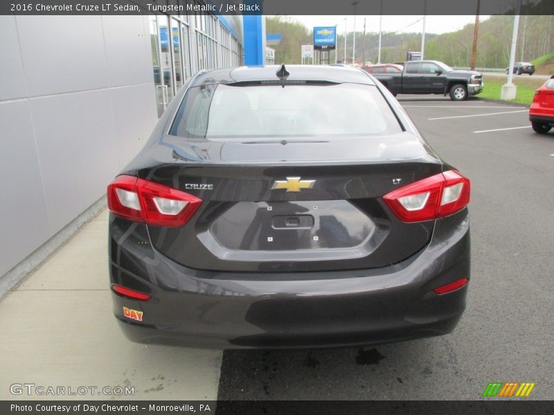 Tungsten Metallic / Jet Black 2016 Chevrolet Cruze LT Sedan