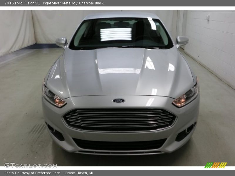 Ingot Silver Metallic / Charcoal Black 2016 Ford Fusion SE