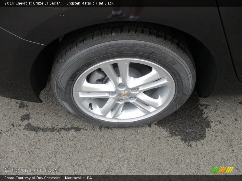 Tungsten Metallic / Jet Black 2016 Chevrolet Cruze LT Sedan