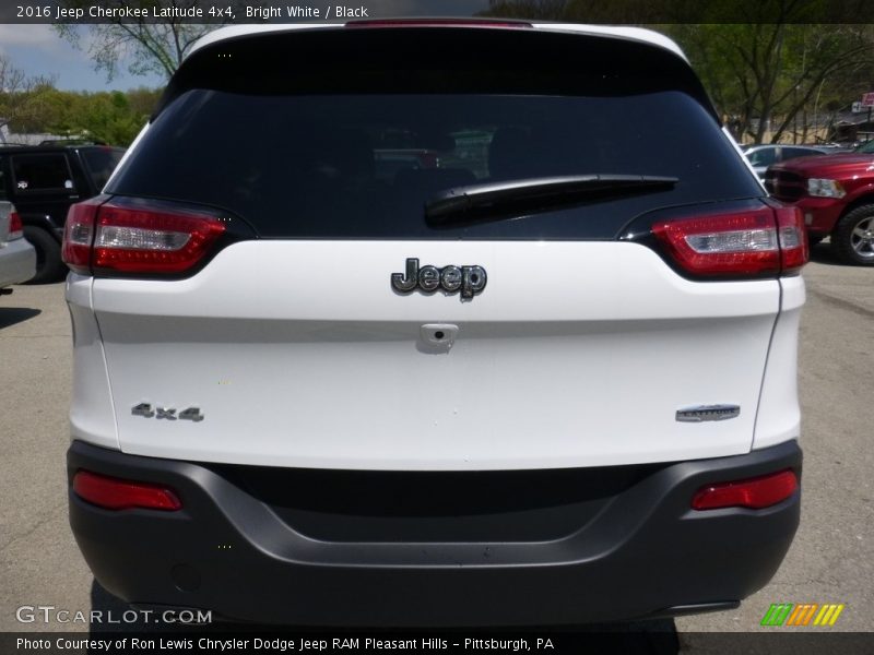 Bright White / Black 2016 Jeep Cherokee Latitude 4x4