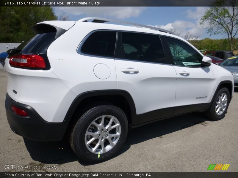 Bright White / Black 2016 Jeep Cherokee Latitude 4x4