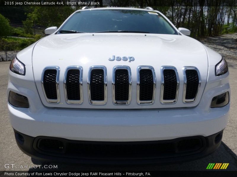 Bright White / Black 2016 Jeep Cherokee Latitude 4x4