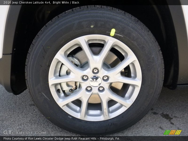 Bright White / Black 2016 Jeep Cherokee Latitude 4x4