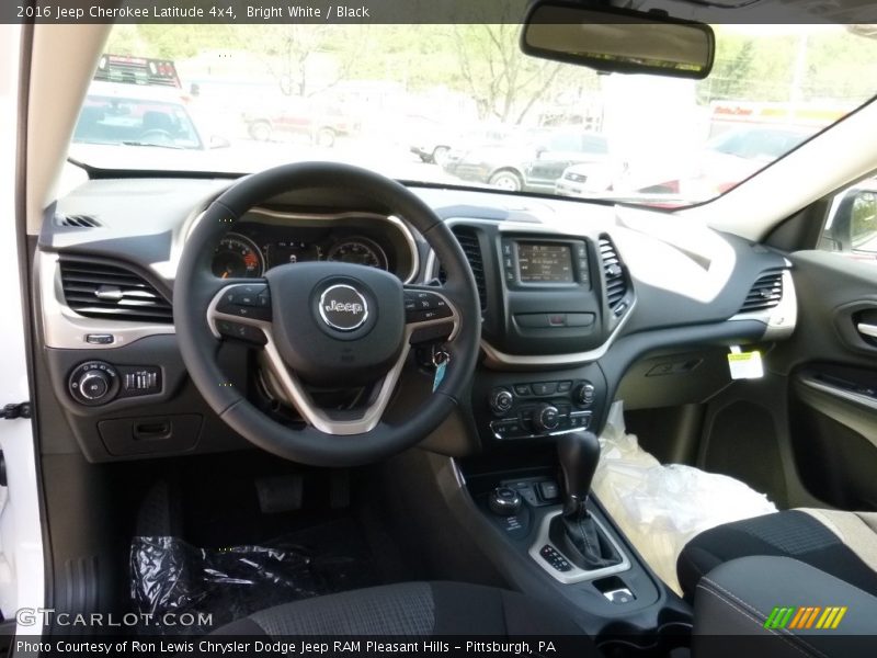Bright White / Black 2016 Jeep Cherokee Latitude 4x4