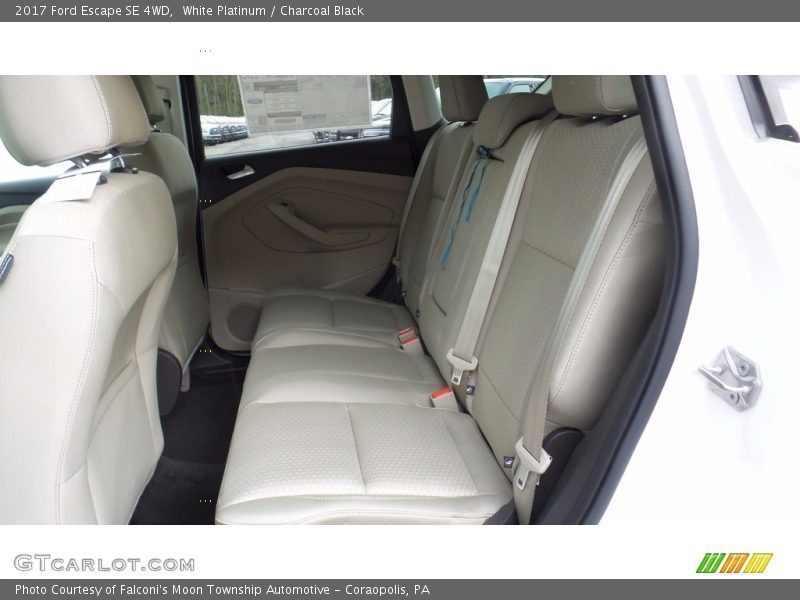 White Platinum / Charcoal Black 2017 Ford Escape SE 4WD