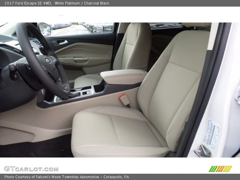 White Platinum / Charcoal Black 2017 Ford Escape SE 4WD