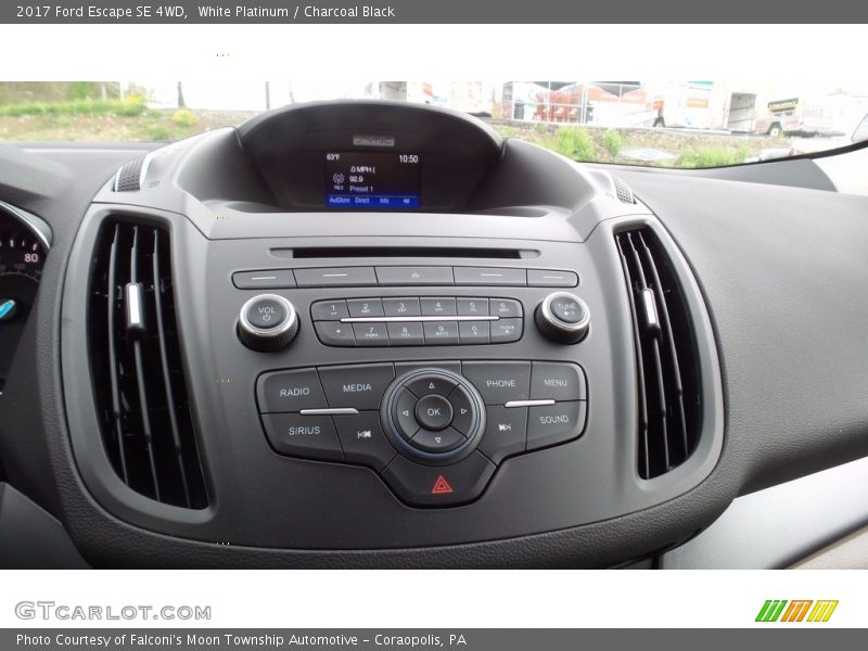 White Platinum / Charcoal Black 2017 Ford Escape SE 4WD