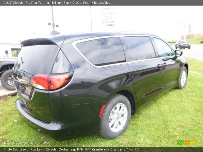 Brilliant Black Crystal Pearl / Black/Alloy 2017 Chrysler Pacifica Touring