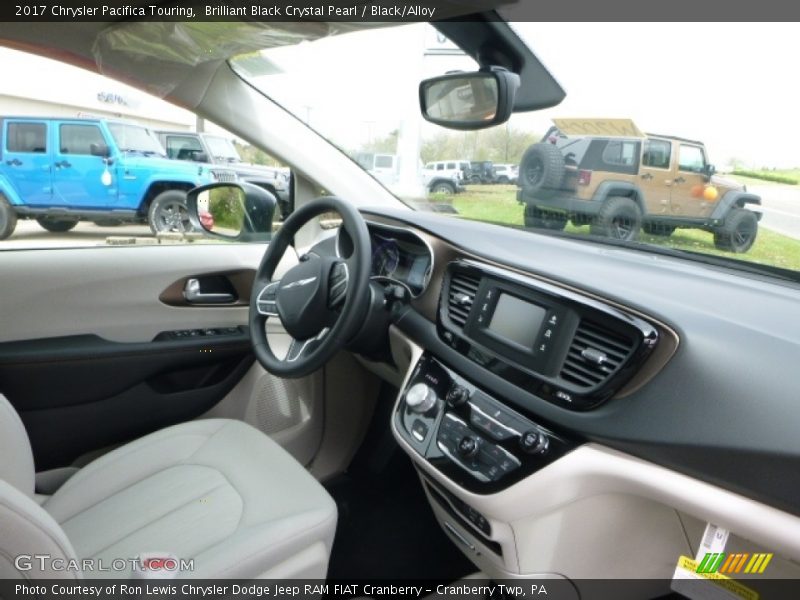 Brilliant Black Crystal Pearl / Black/Alloy 2017 Chrysler Pacifica Touring