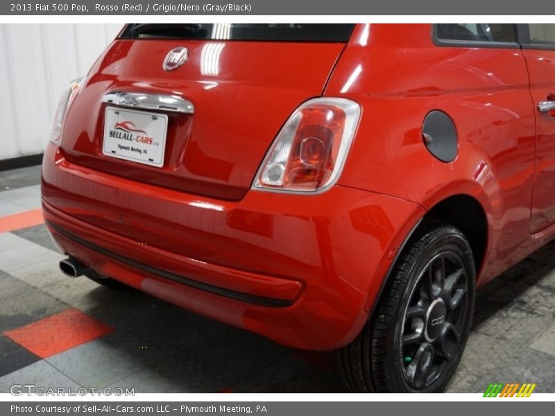 Rosso (Red) / Grigio/Nero (Gray/Black) 2013 Fiat 500 Pop