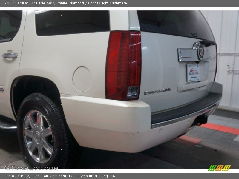 White Diamond / Cocoa/Light Cashmere 2007 Cadillac Escalade AWD