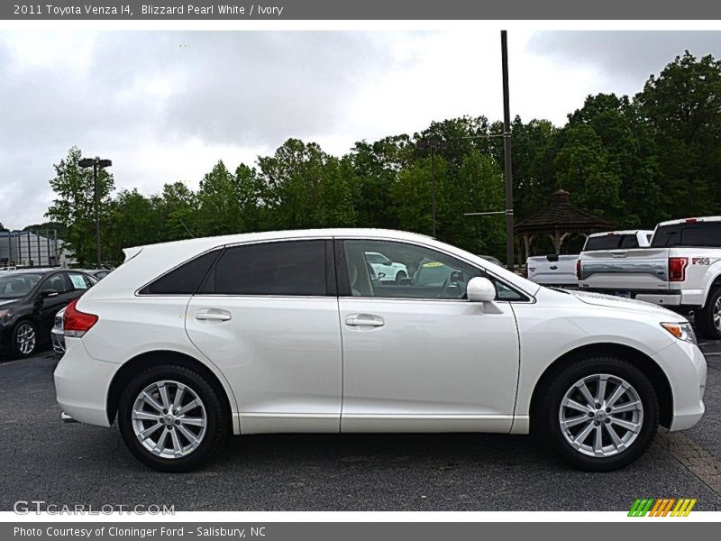 Blizzard Pearl White / Ivory 2011 Toyota Venza I4