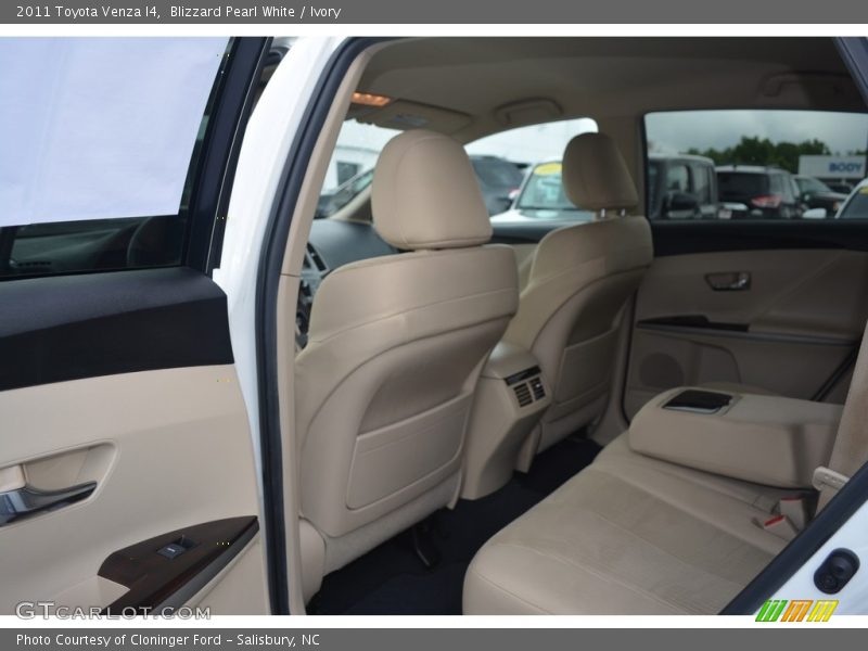 Blizzard Pearl White / Ivory 2011 Toyota Venza I4