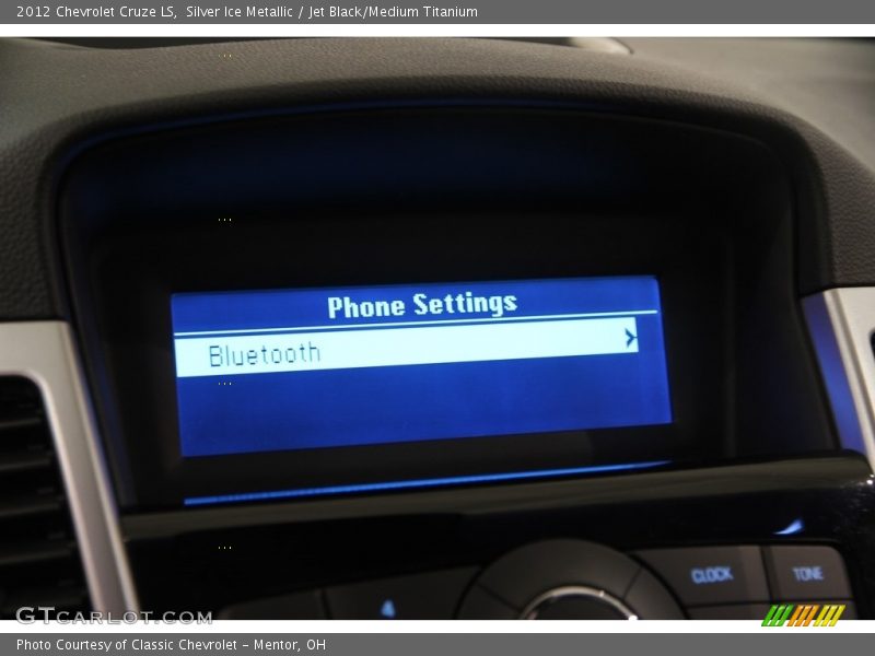 Silver Ice Metallic / Jet Black/Medium Titanium 2012 Chevrolet Cruze LS