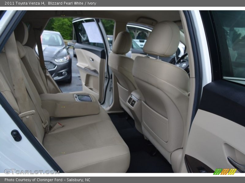 Blizzard Pearl White / Ivory 2011 Toyota Venza I4