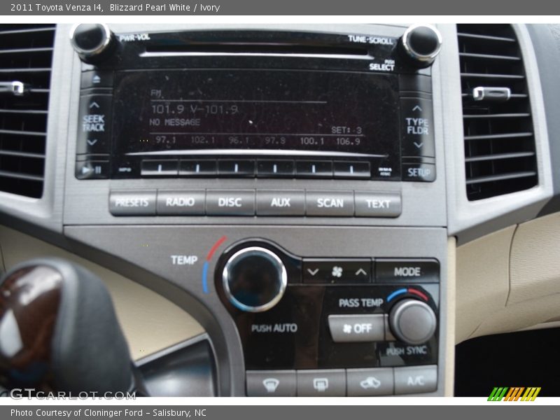 Blizzard Pearl White / Ivory 2011 Toyota Venza I4