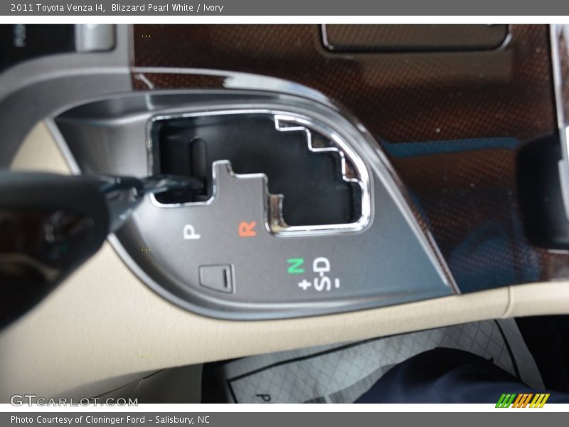 Blizzard Pearl White / Ivory 2011 Toyota Venza I4