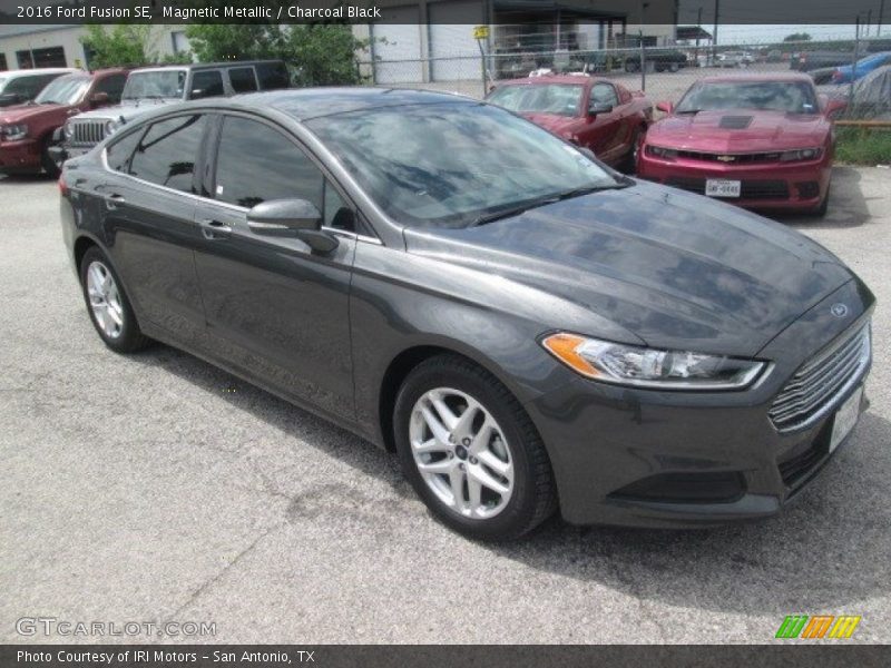 Magnetic Metallic / Charcoal Black 2016 Ford Fusion SE