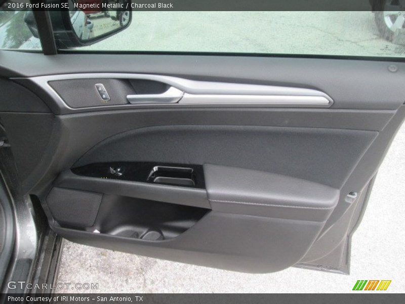 Magnetic Metallic / Charcoal Black 2016 Ford Fusion SE