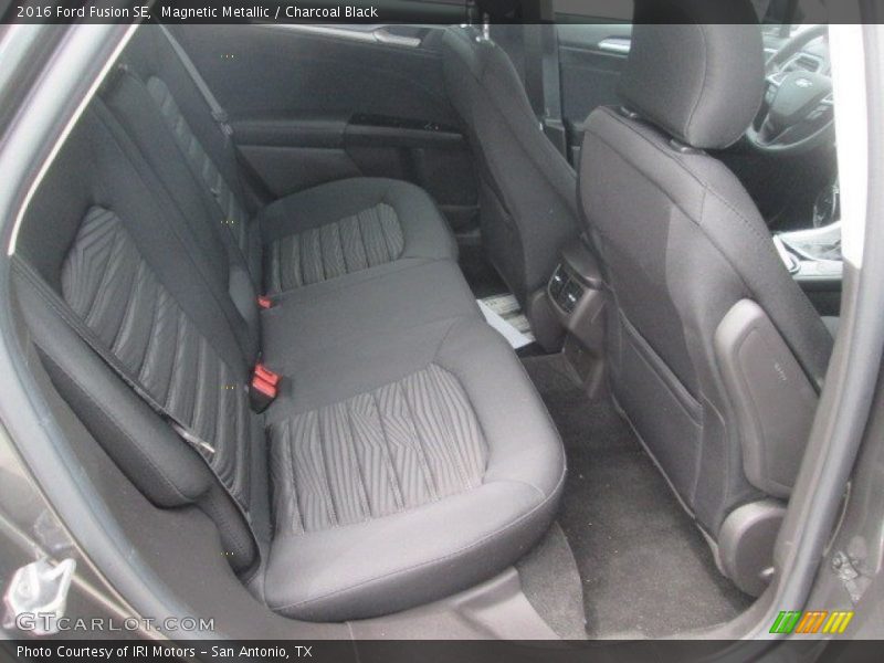 Magnetic Metallic / Charcoal Black 2016 Ford Fusion SE