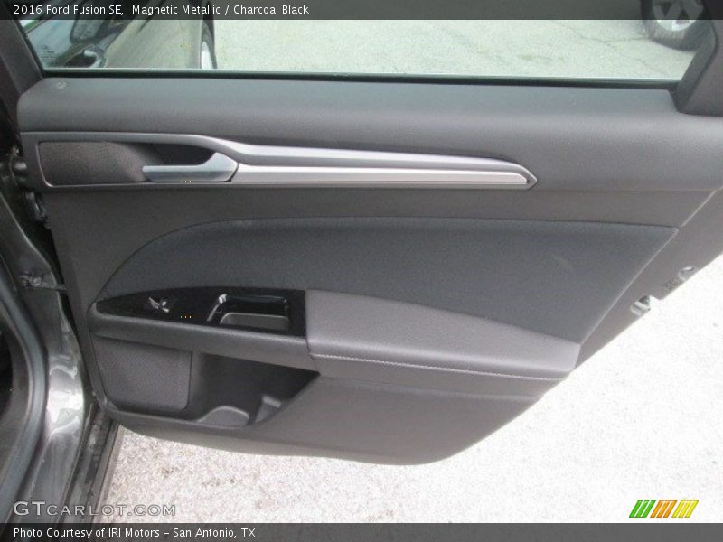 Magnetic Metallic / Charcoal Black 2016 Ford Fusion SE