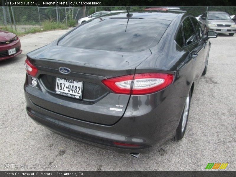 Magnetic Metallic / Charcoal Black 2016 Ford Fusion SE