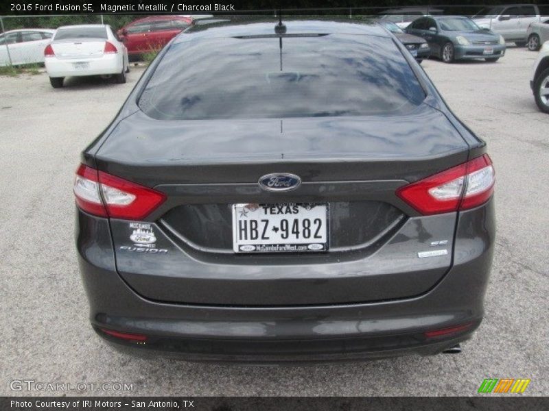 Magnetic Metallic / Charcoal Black 2016 Ford Fusion SE