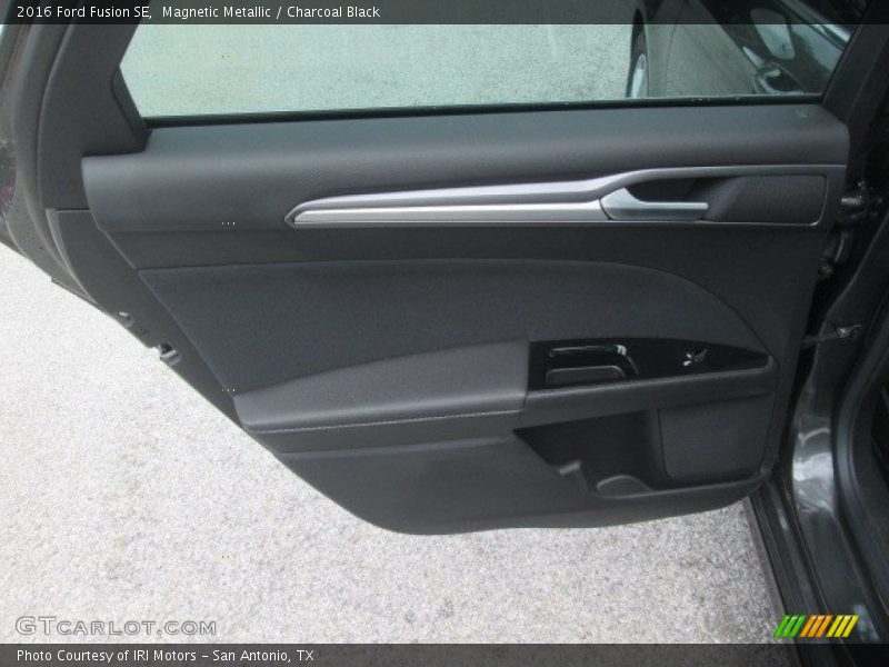Magnetic Metallic / Charcoal Black 2016 Ford Fusion SE