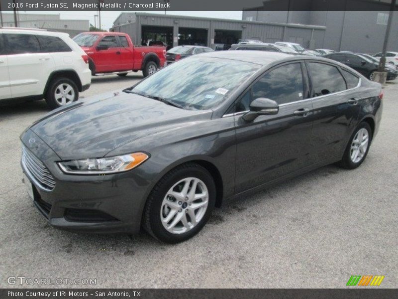 Magnetic Metallic / Charcoal Black 2016 Ford Fusion SE