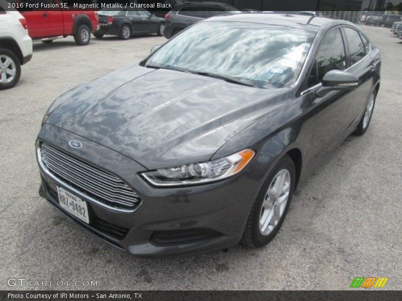 Magnetic Metallic / Charcoal Black 2016 Ford Fusion SE