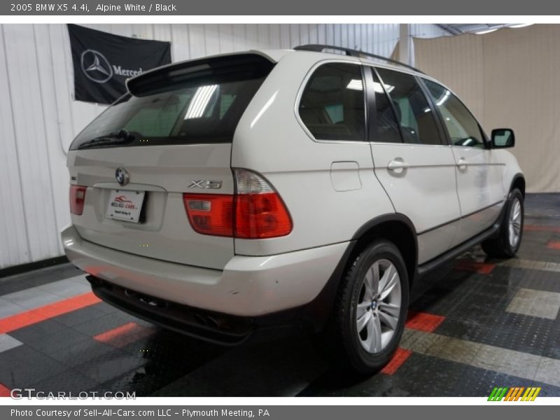 Alpine White / Black 2005 BMW X5 4.4i