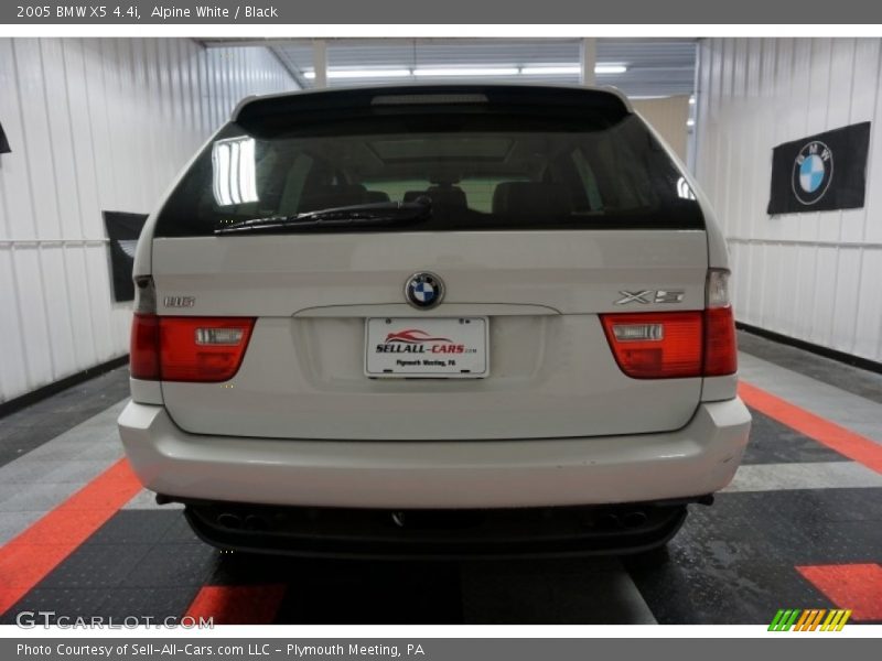 Alpine White / Black 2005 BMW X5 4.4i