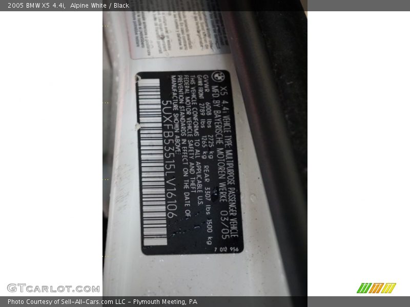 Alpine White / Black 2005 BMW X5 4.4i