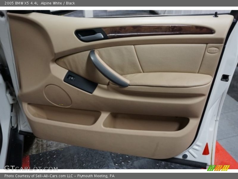 Alpine White / Black 2005 BMW X5 4.4i