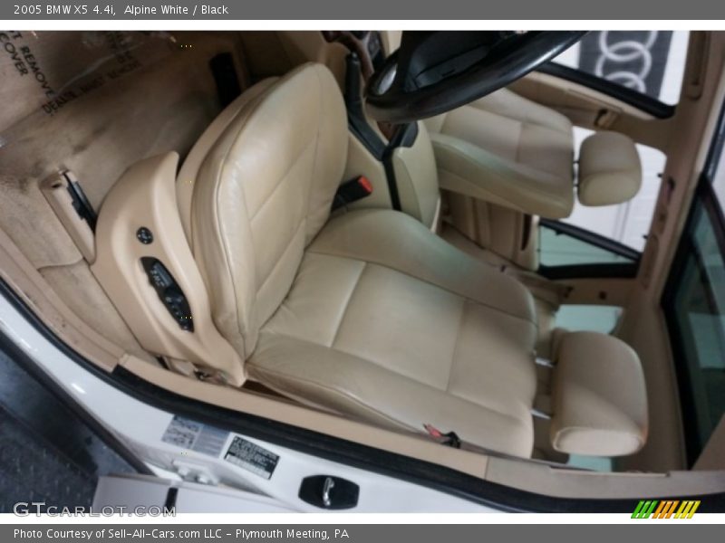 Alpine White / Black 2005 BMW X5 4.4i
