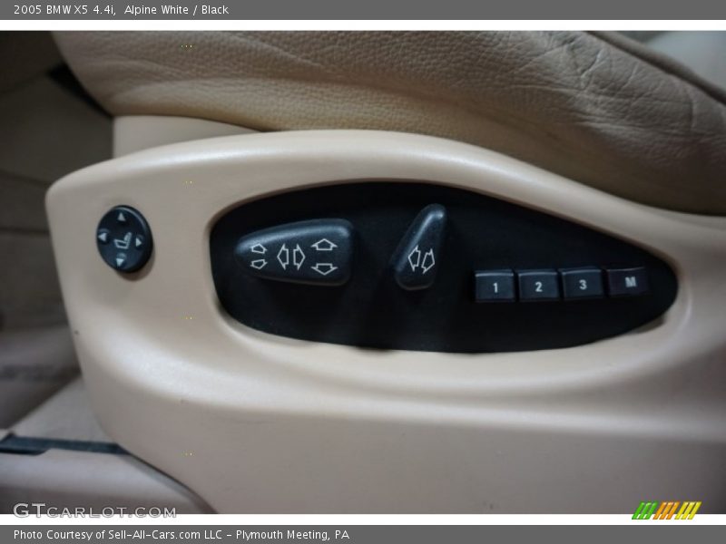 Alpine White / Black 2005 BMW X5 4.4i