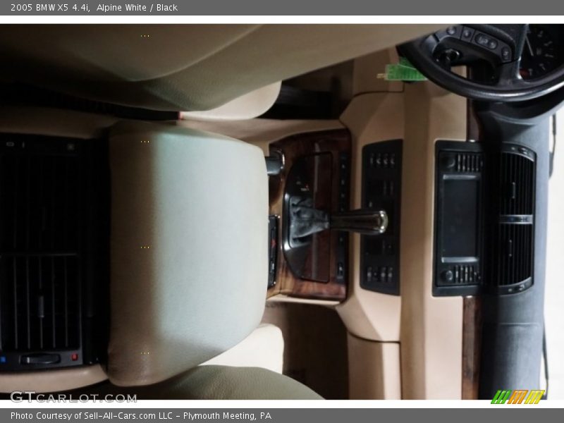 Alpine White / Black 2005 BMW X5 4.4i